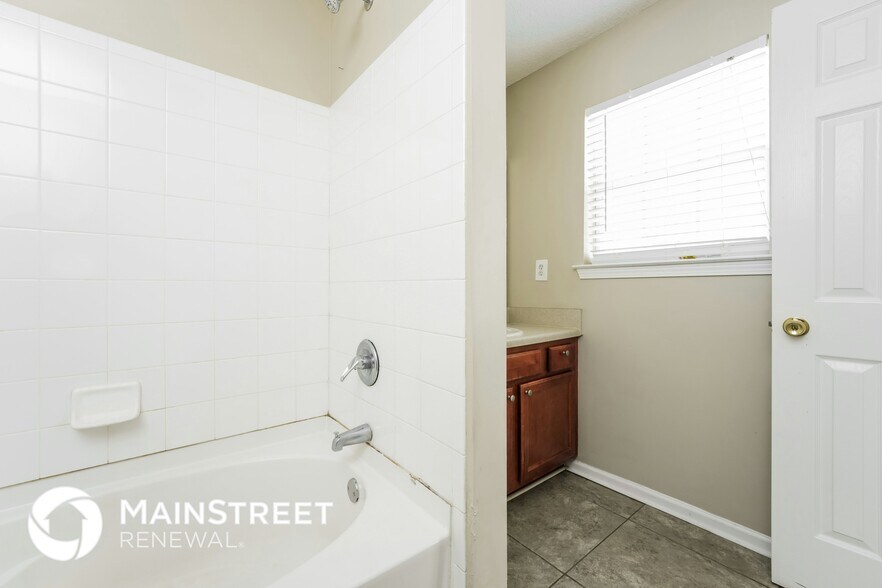 Building Photo - 2305 Nicole Dr