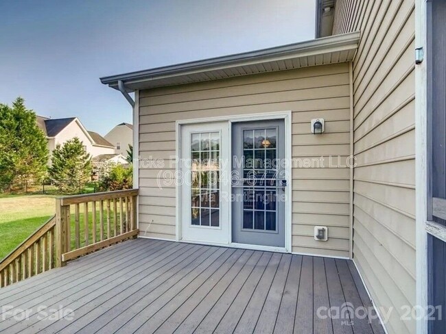 Building Photo - 7939 Heatherstone Dr