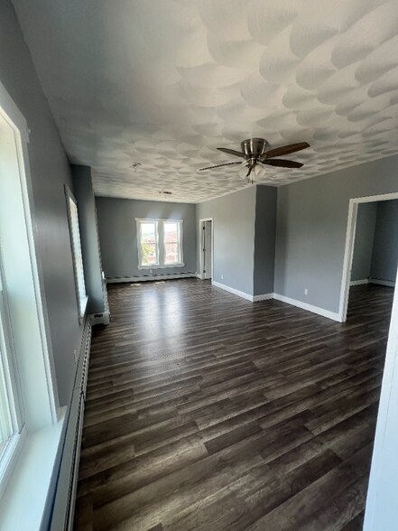 Building Photo - 8 Humes St