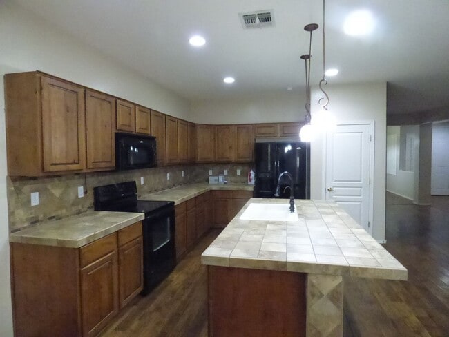 Building Photo - 4 bedroom home with SOLAR and all appliances!