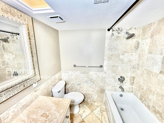 Building Photo - 7807 Meadow Park Dr