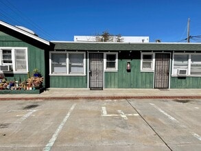 Building Photo - Studio West of PCH!
