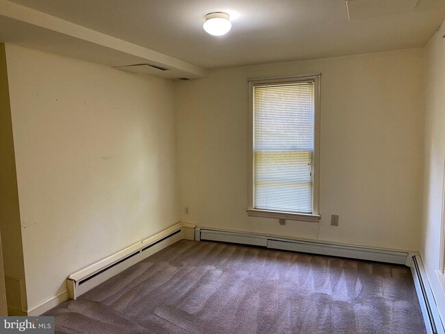 Building Photo - 609 29th St S