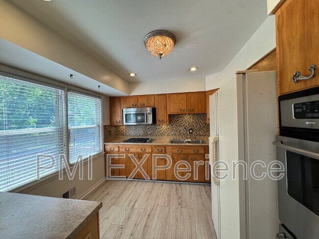 Building Photo - 3203 Amador Dr