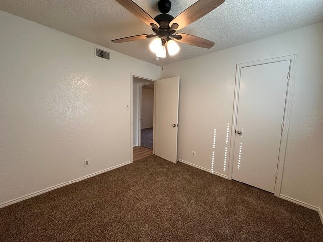 Building Photo - Available now! Nice 2 Bedroom, 2 Full Bath...