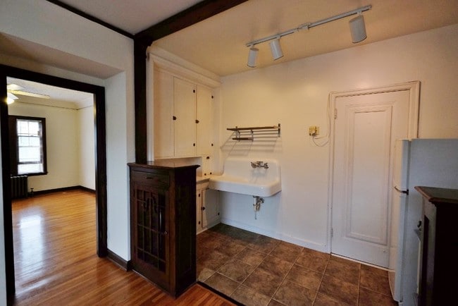Building Photo - Linden Hills | 2716
