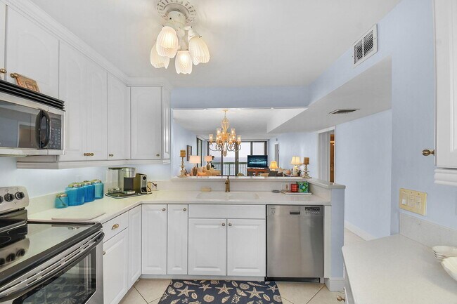 Building Photo - 9940 S Ocean Dr
