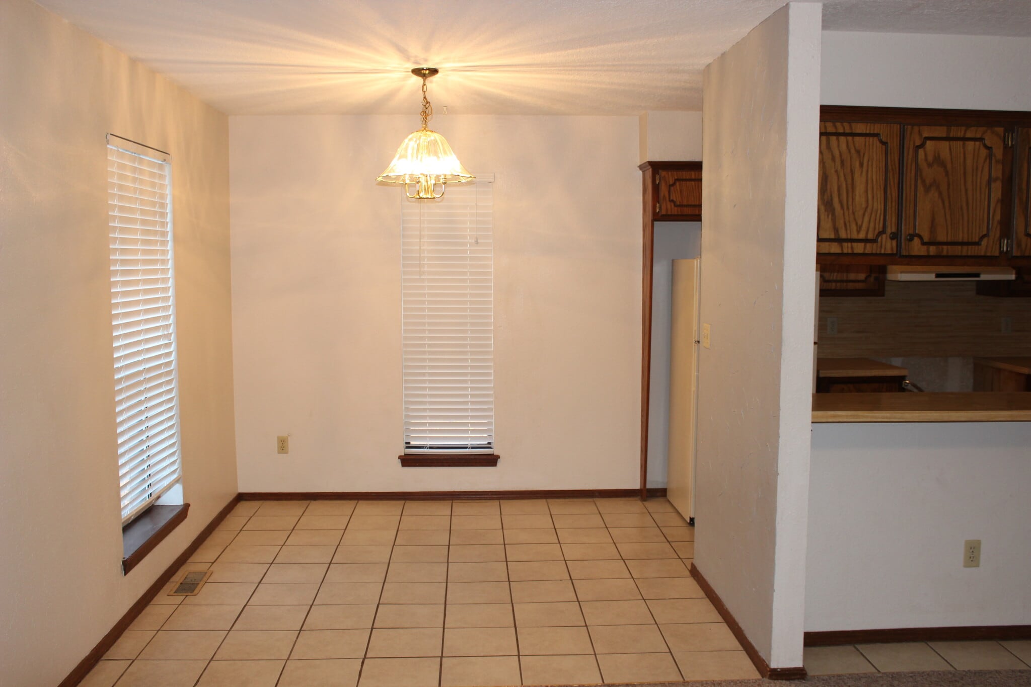 Dining Room - 908 Acacia Cir