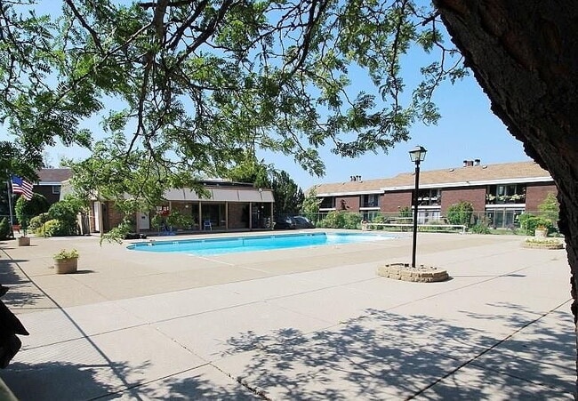 Building Photo - 80 Groton Dr