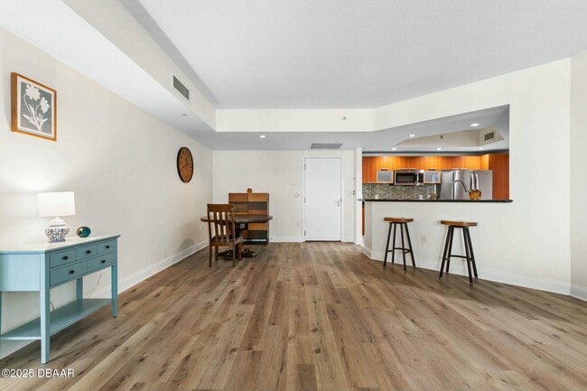 Building Photo - 231 Riverside Dr