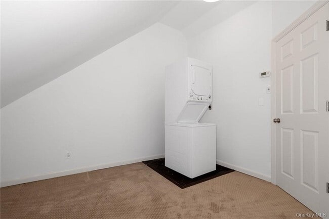 Building Photo - 28 School St