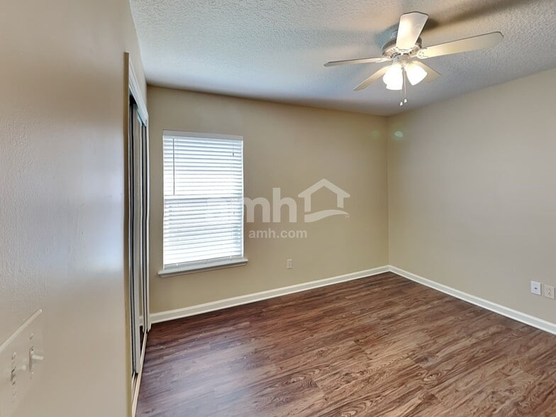 Building Photo - 1224 Belhaven Ln