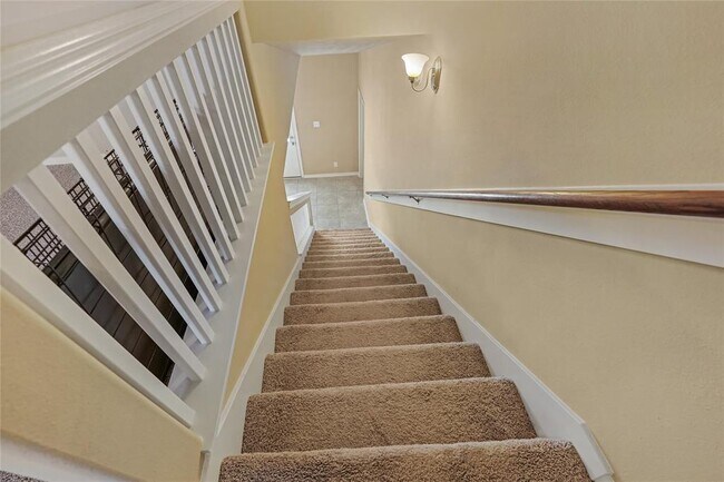 Building Photo - 6939 Hazelnut Ln