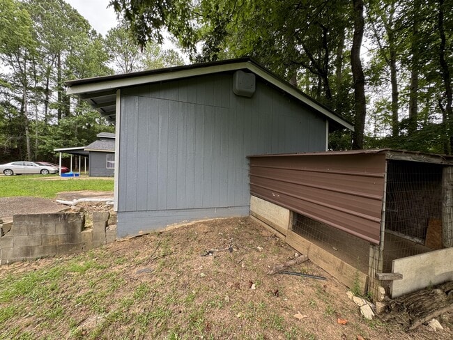 Building Photo - 200 W Caldwell Rd