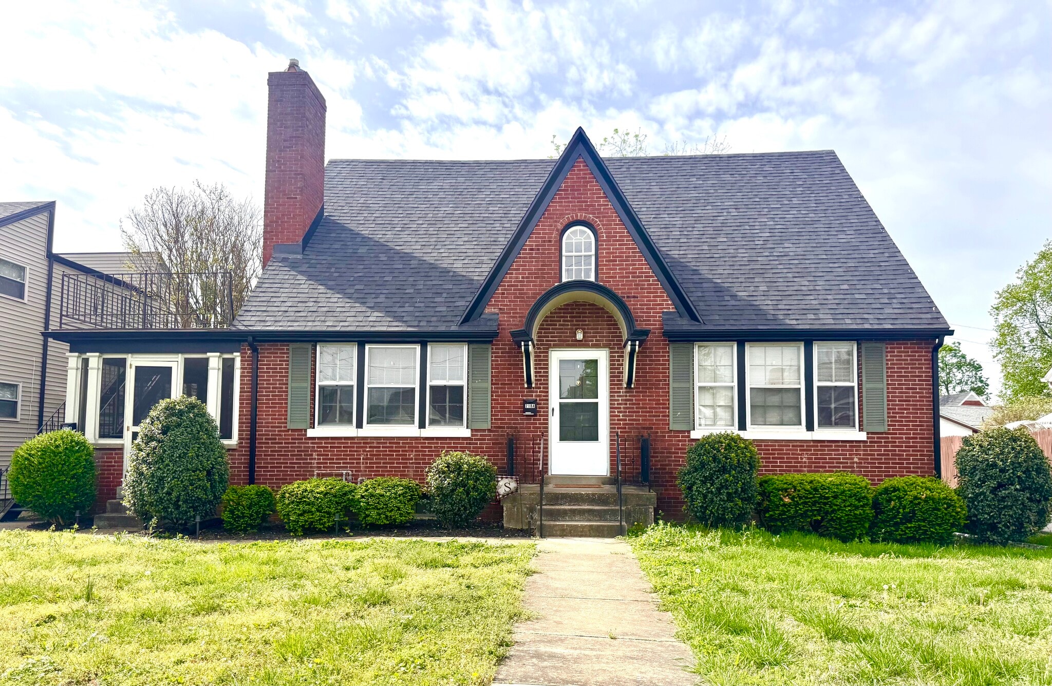 Building Photo - 218 E 24th St