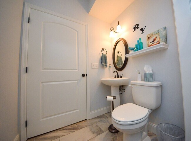 Building Photo - 3 Bedroom Beautiful Cleveland Home!