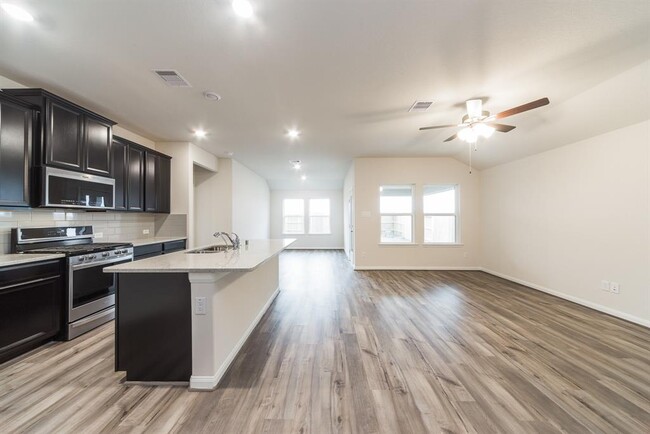Building Photo - 7035 Toluca Dr
