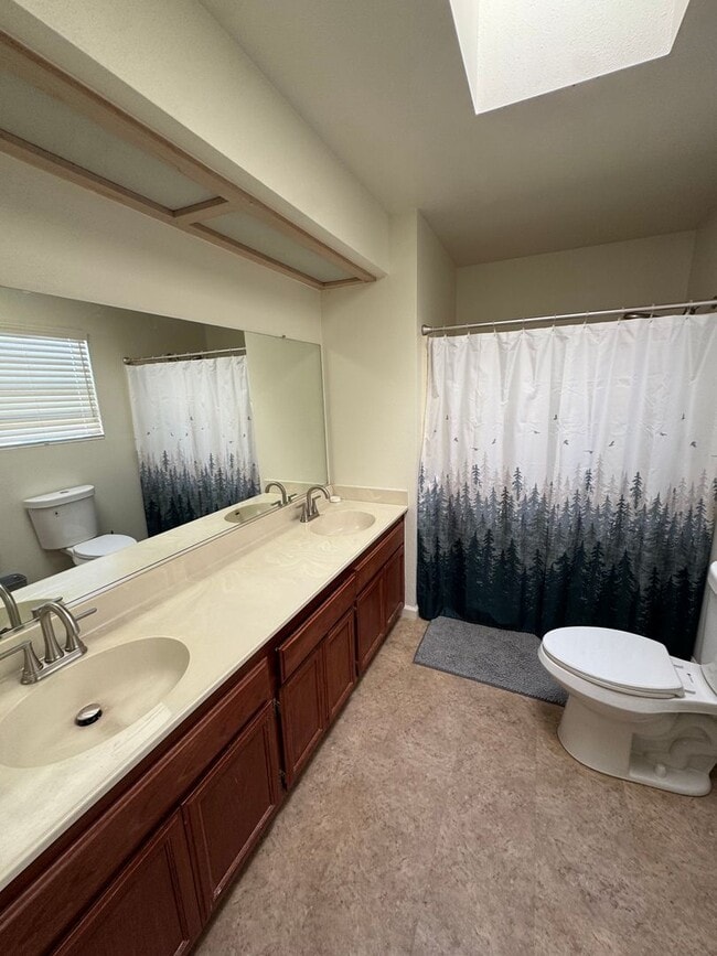 Building Photo - 4 Bed 3 Bath in Desirable Santa Maria Neighborhood