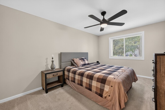 Building Photo - 665 Thorntree Ct