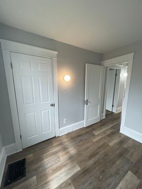 Building Photo - Completely renovated 4 bed 1 bath home near Kennywood Park!