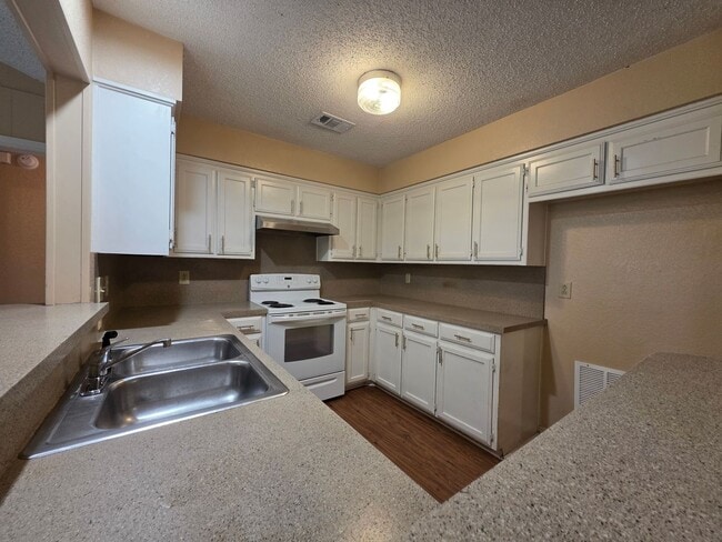 Building Photo - 4724 Berridge Ln