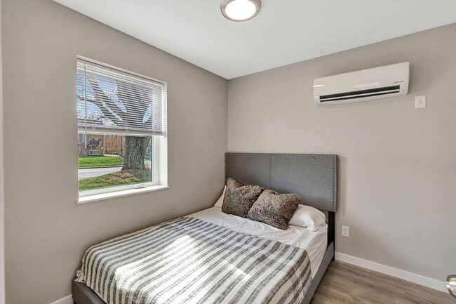 Building Photo - 6919 Montgomery Rd