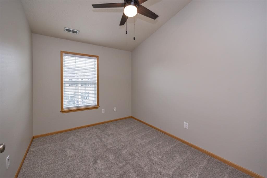 2nd Guest Bedroom - 928 NE Kamies Ln