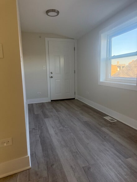 Building Photo - 2242 W 18th Pl