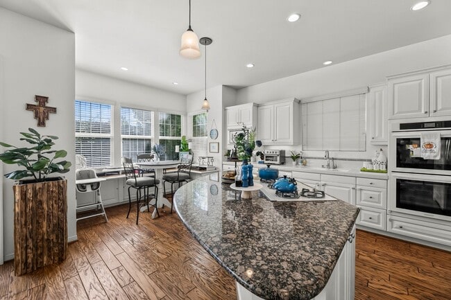 Building Photo - 4 Bedroom Home in the Beautiful Bridgeport Community!