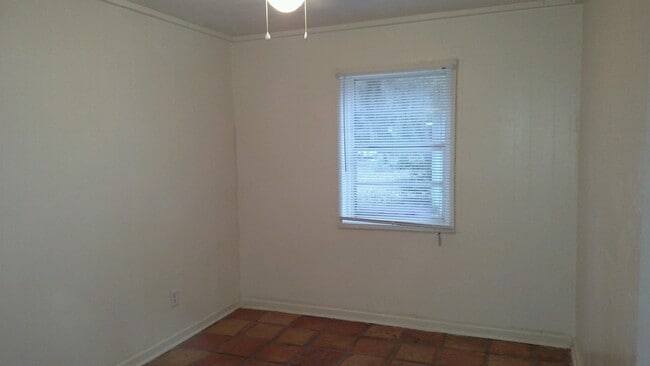 Building Photo - 1301 Leone Ave