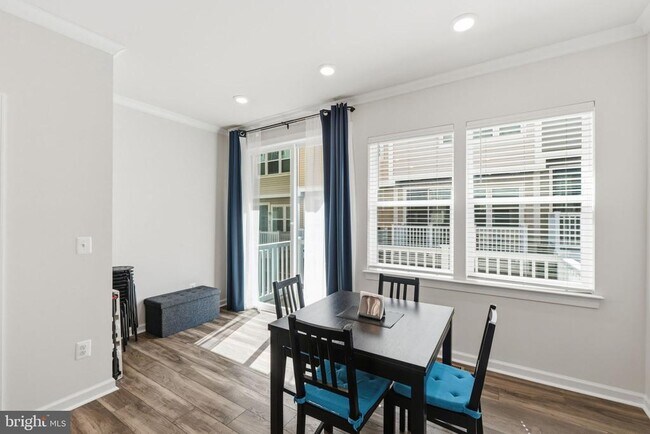 Building Photo - 16122 Columbus Ave