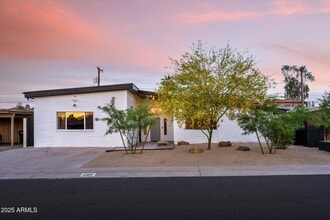 Building Photo - 2307 N 51st Pl
