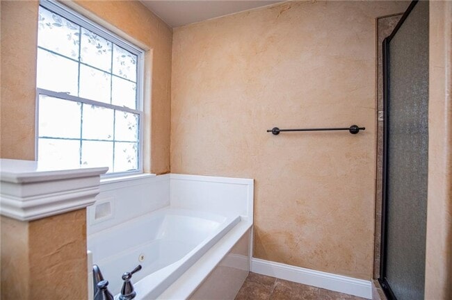 Building Photo - 3800 SE 8th St