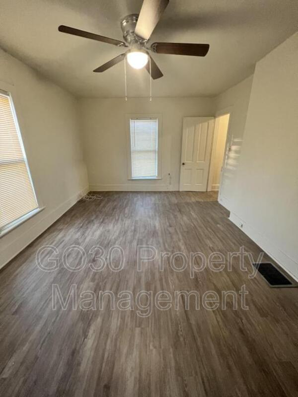 Building Photo - 403 Steel St