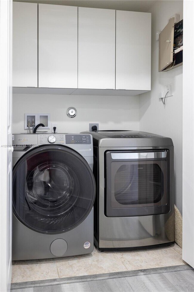 Building Photo - 345 NE 194th Ln