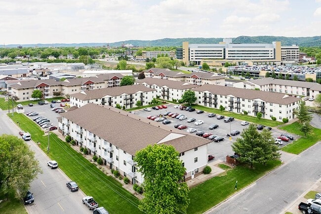 Building Photo - WEDGEWOOD COMMONS