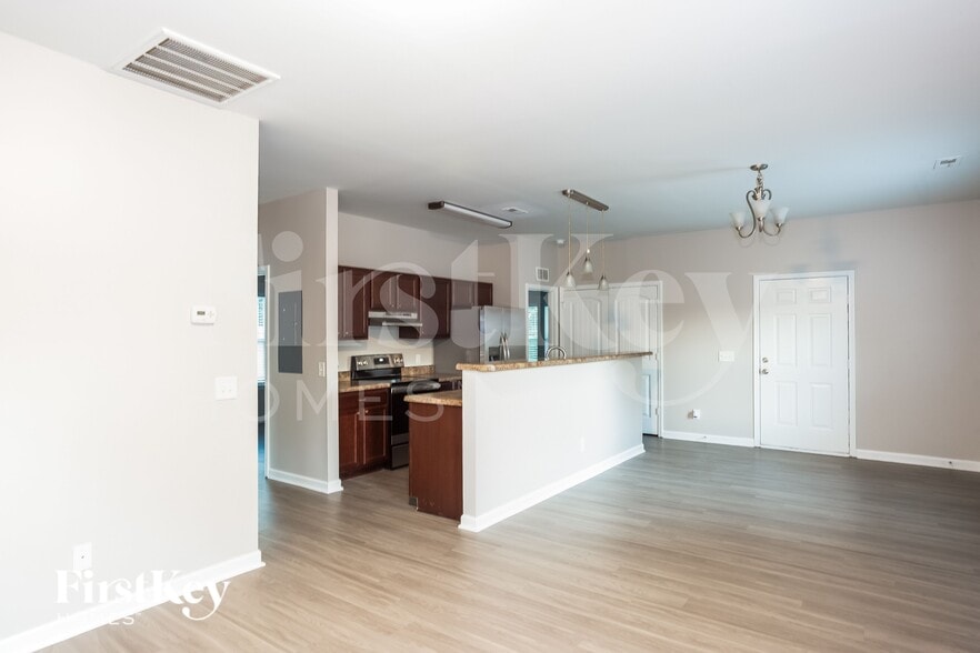 Building Photo - 161 Princess Ave SW