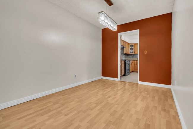 Building Photo - 1428 Camelot Dr