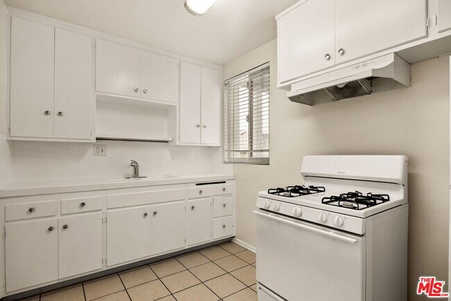 Building Photo - 161 W Channel Rd