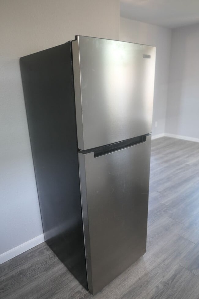 Building Photo - Studio Apartment Available. Watsonville, C...