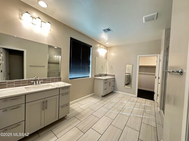 Building Photo - 2238 W Azure Creek Loop