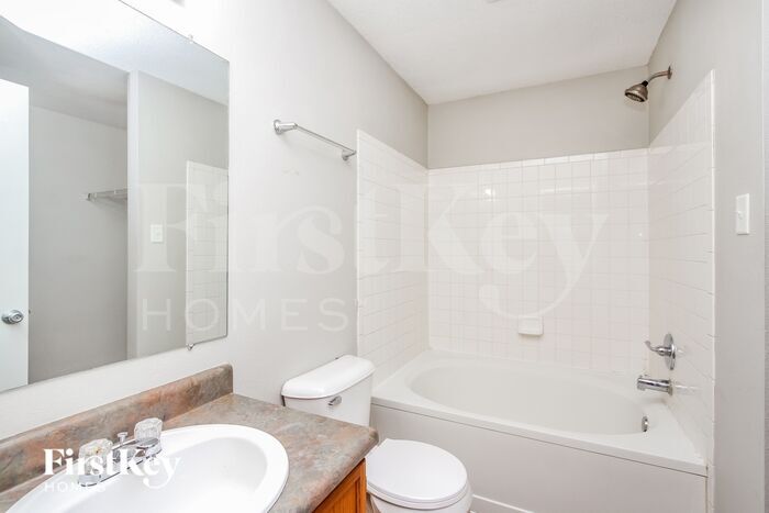 Building Photo - 10605 Glenayr Dr