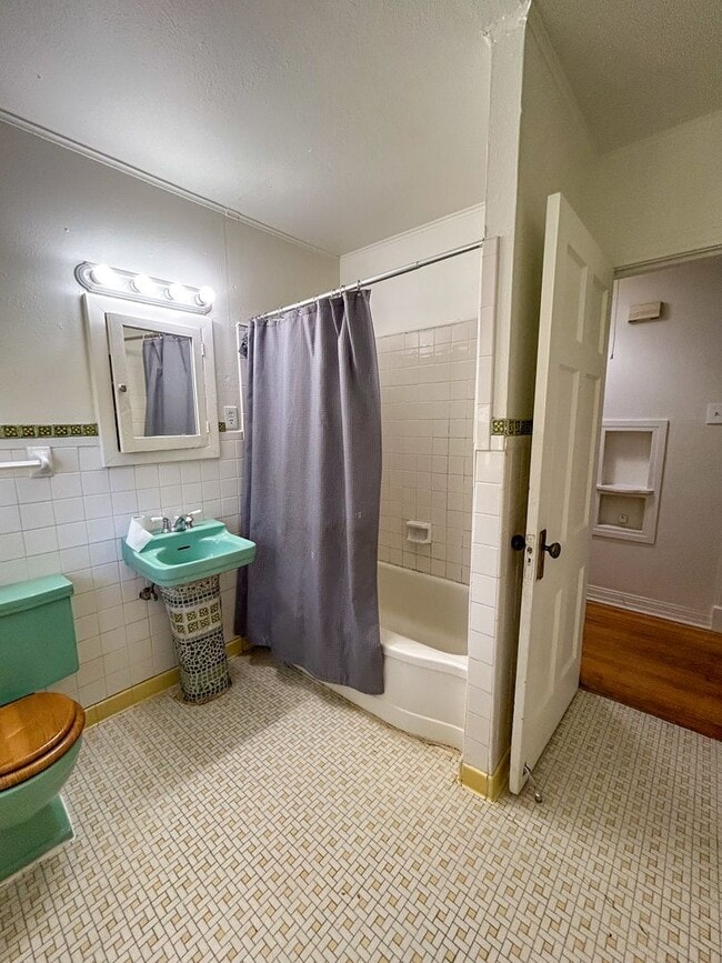Building Photo - 3 bed 2 bath in the heart of Denton TX