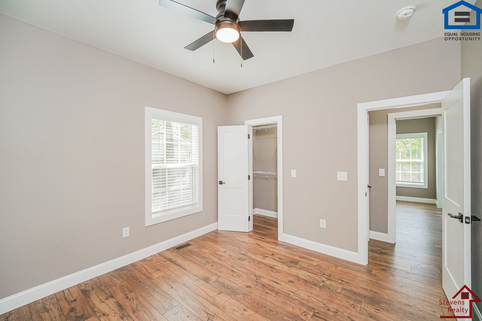 Building Photo - 165 Lakeshire Dr