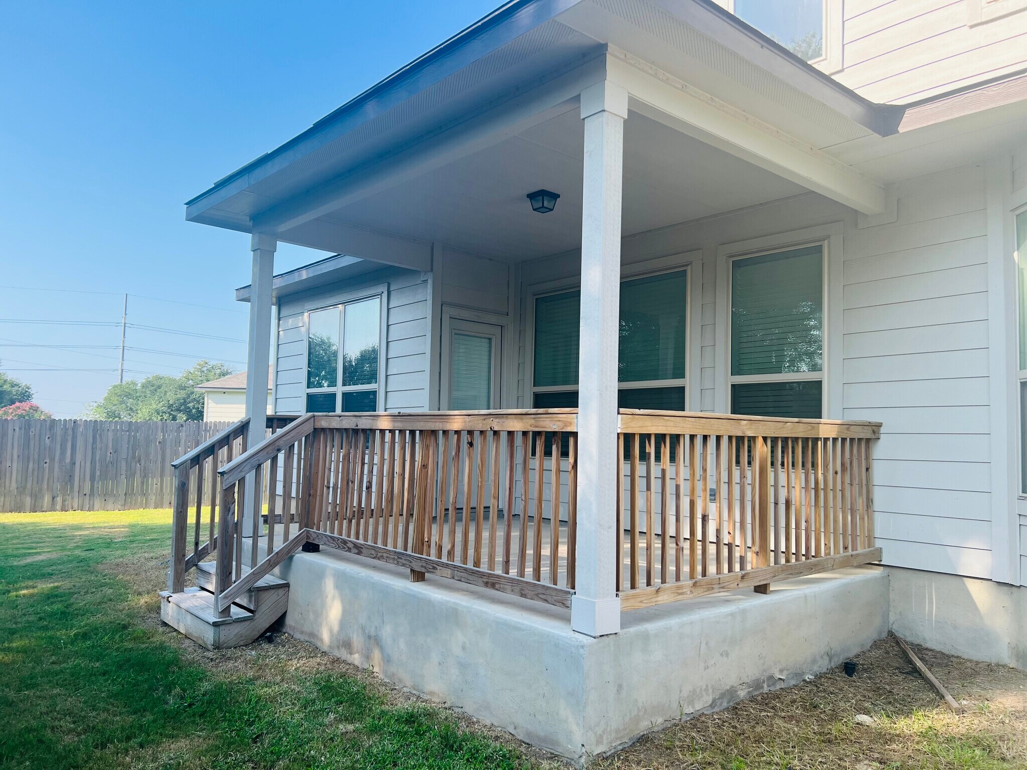 The Porch - 603 Hirsch Trl