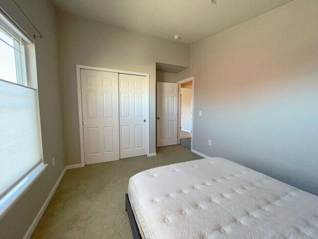 Building Photo - **$500 Off 1st Month's Rent** Spacious 2 Bed, 2 Bath + Office Townhome with Attached Garage | Bro...