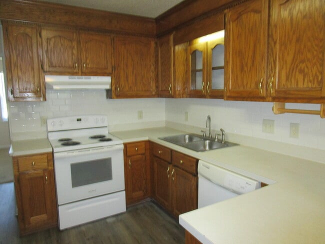 Building Photo - 2555 Nicholson Dr