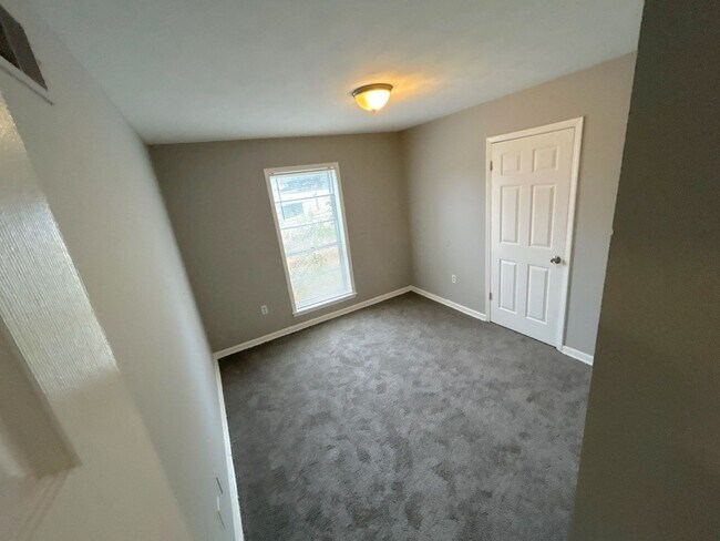 Building Photo - 3436 Ridgemont Ave