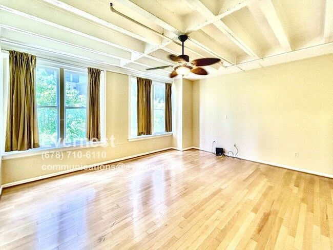 Building Photo - Cozy 1-Bedroom Condo with Convenient Acces...