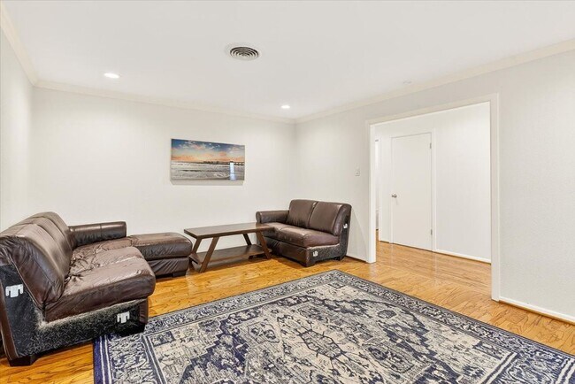 Building Photo - 722 Brock Dr